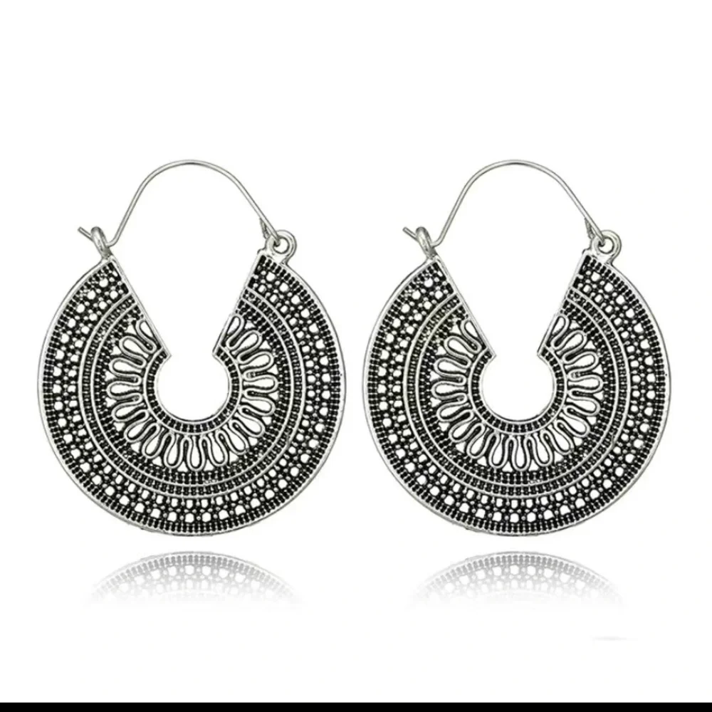 Vintage hollow metal drop‎ dangle earrings
